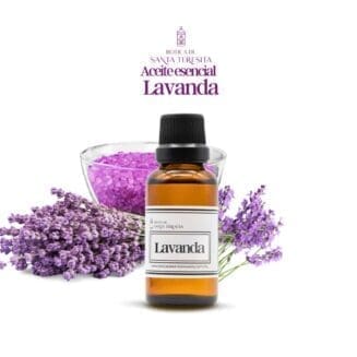aceite esencial de lavanda puro en frasco con flores lavandula angustifolia